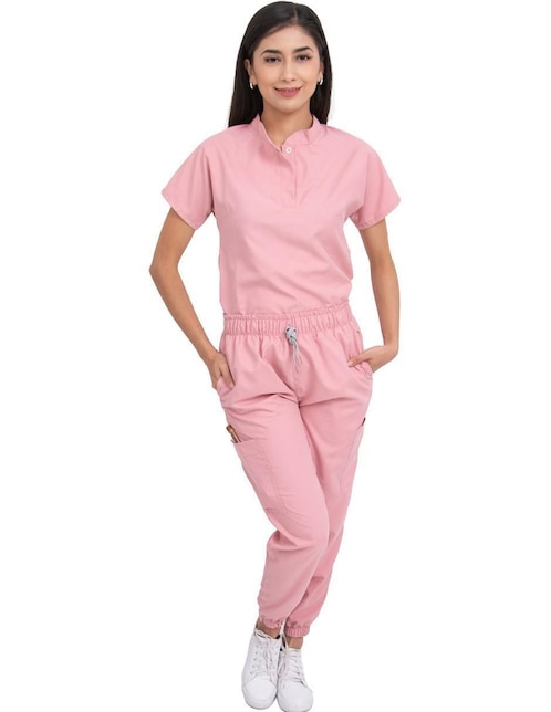 Uniforme estilo relajado para mujer Uniforme estilo relajado para mujer