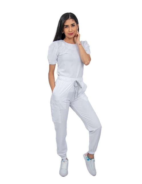 Uniforme Kolorum estilo relajado para mujer