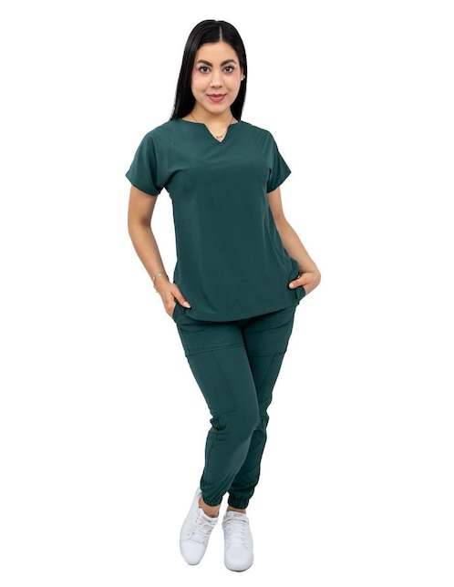 Uniforme estilo relajado para mujer