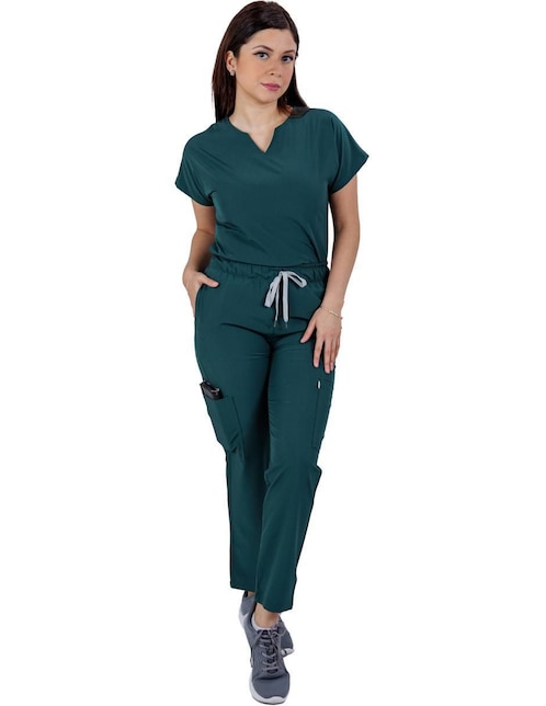 Uniforme estilo relajado para mujer