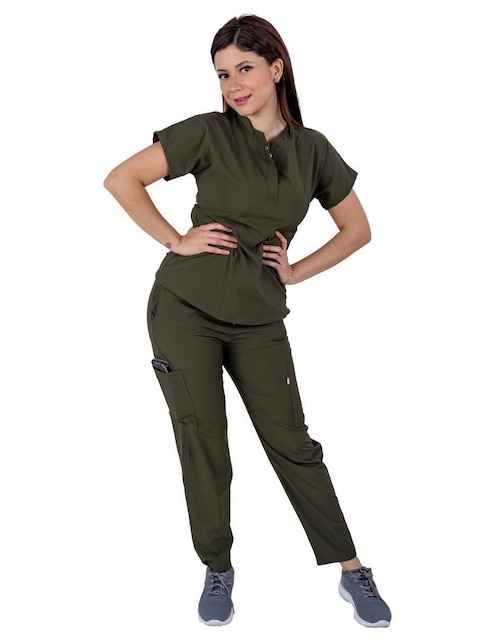 Uniforme Kolorum estilo relajado para mujer