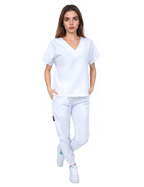 Uniforme estilo relajado para mujer 1