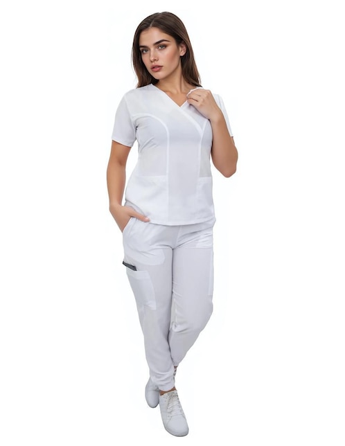 Uniforme estilo relajado para mujer