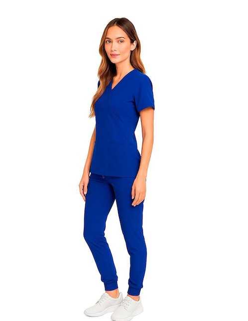 Uniforme estilo relajado para mujer 1