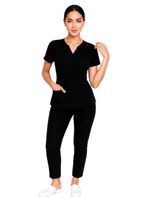 Uniforme estilo relajado para mujer 1