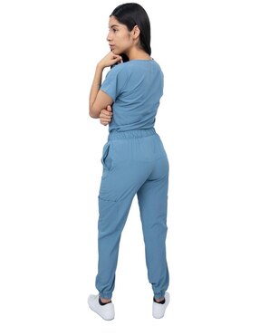 Uniforme Kolorum estilo relajado para mujer