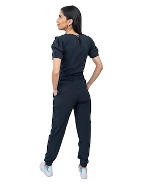 Uniforme Kolorum estilo relajado para mujer