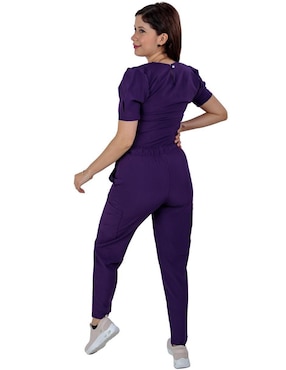 Uniforme Kolorum estilo relajado para mujer