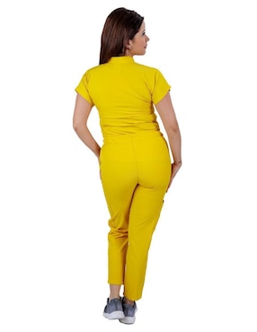 Uniforme Kolorum estilo relajado para mujer