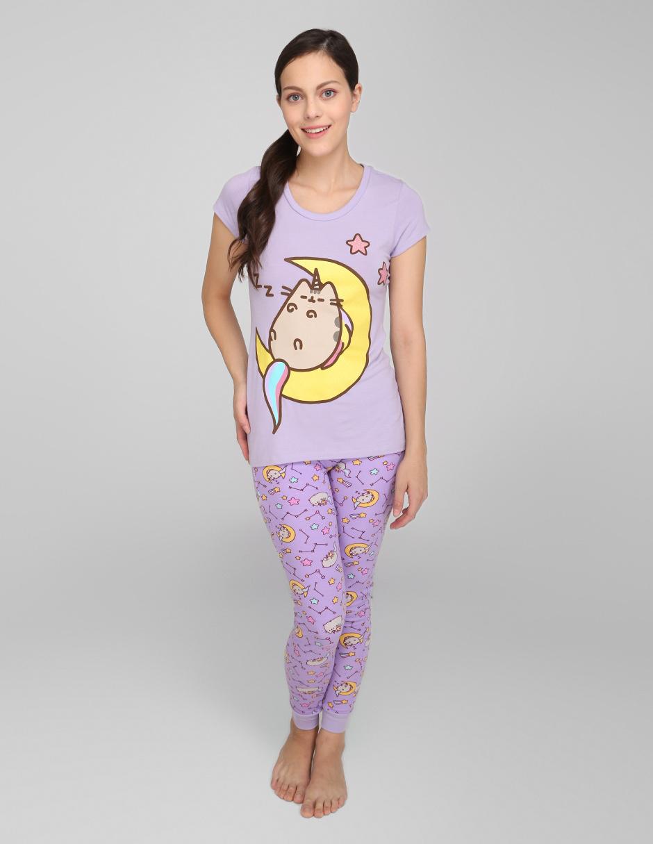 Conjunto pijama Pusheen lila con diseño gráfico en Liverpool