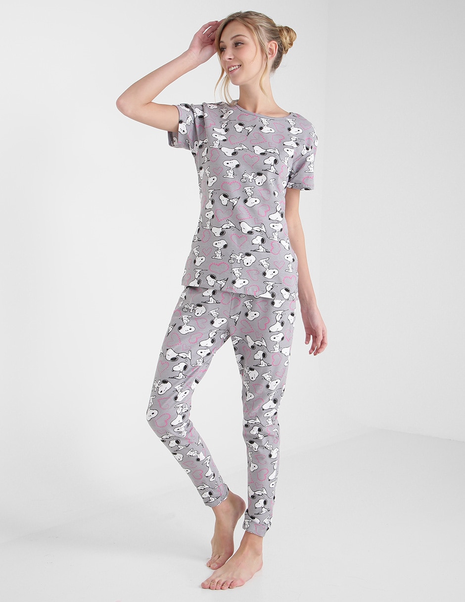 Conjunto pijama Snoopy con diseño gráfico en Liverpool