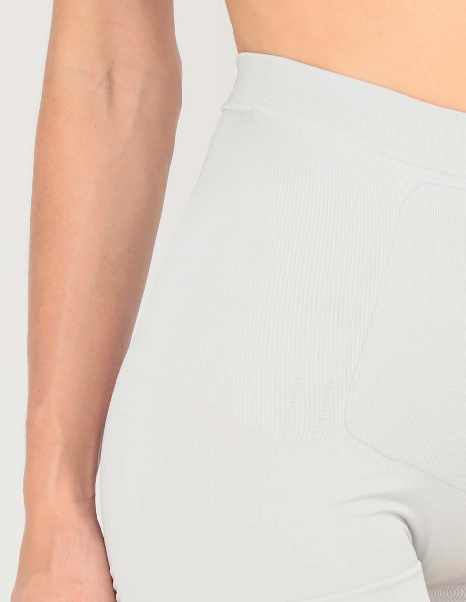 Faja tipo short con compresión media para mujer 4