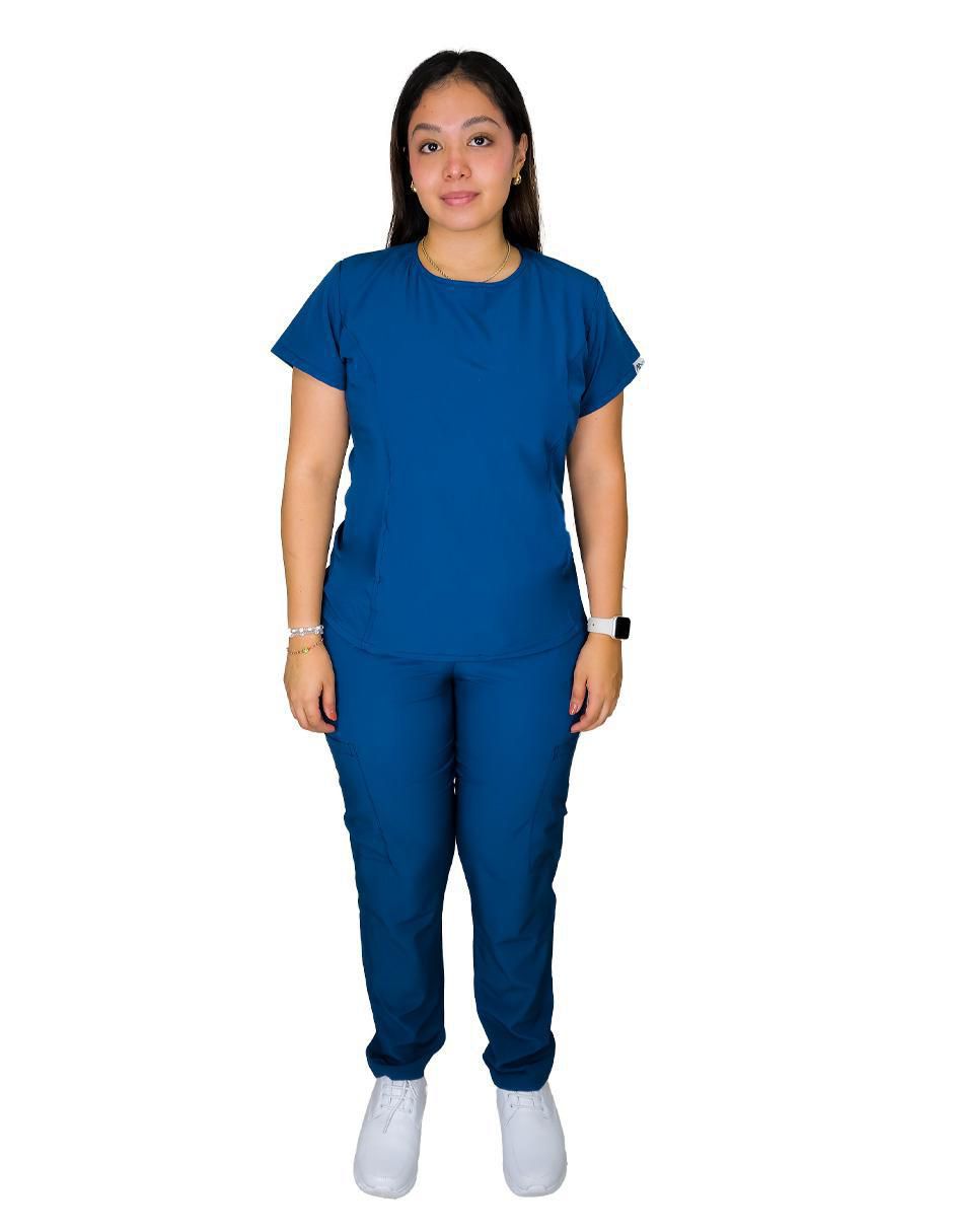Uniforme estilo relajado para mujer