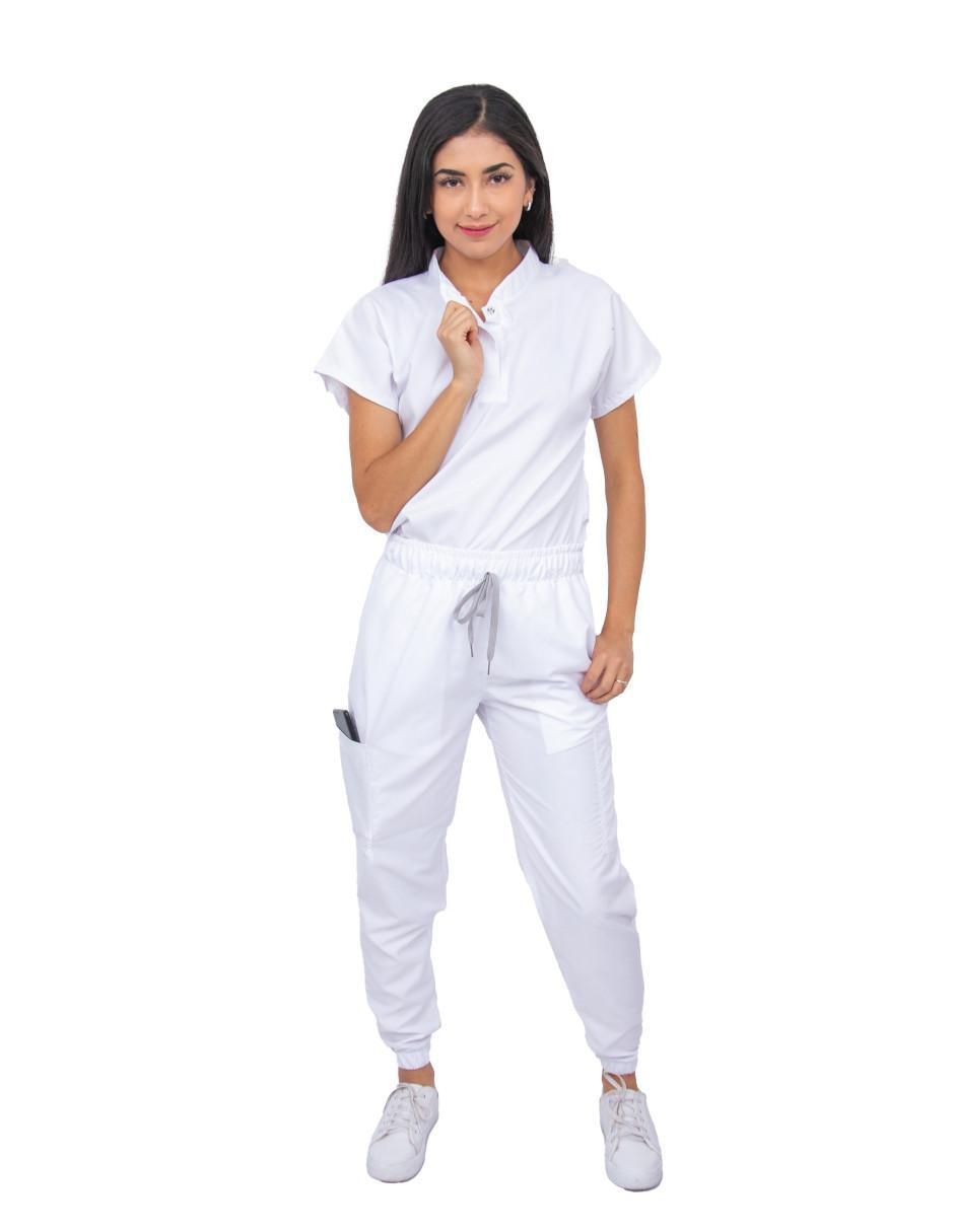 Unifirme estilo relajado para mujer