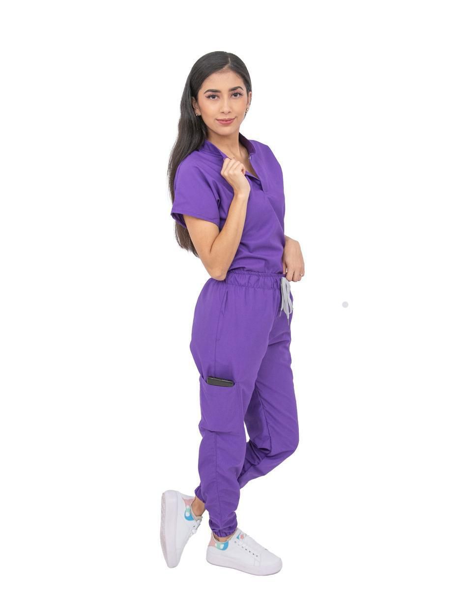 Uniforme estilo relajado para mujer 3