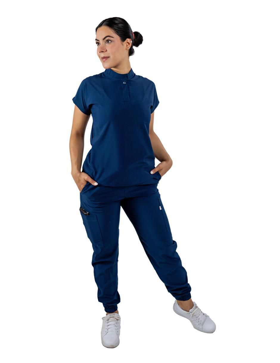 Uniforme estilo relajado para mujer Uniforme estilo relajado para mujer