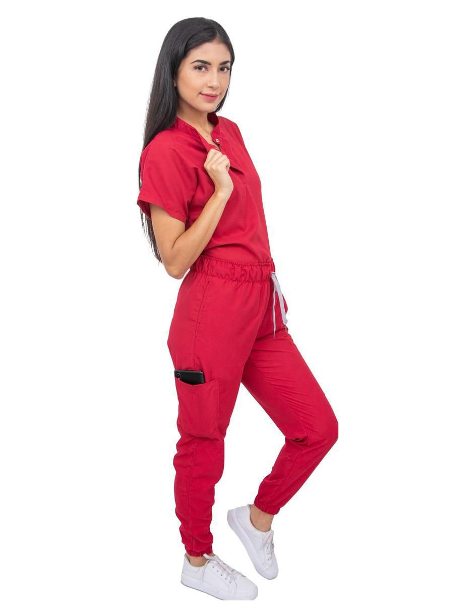 Uniforme estilo relajado para mujer 2