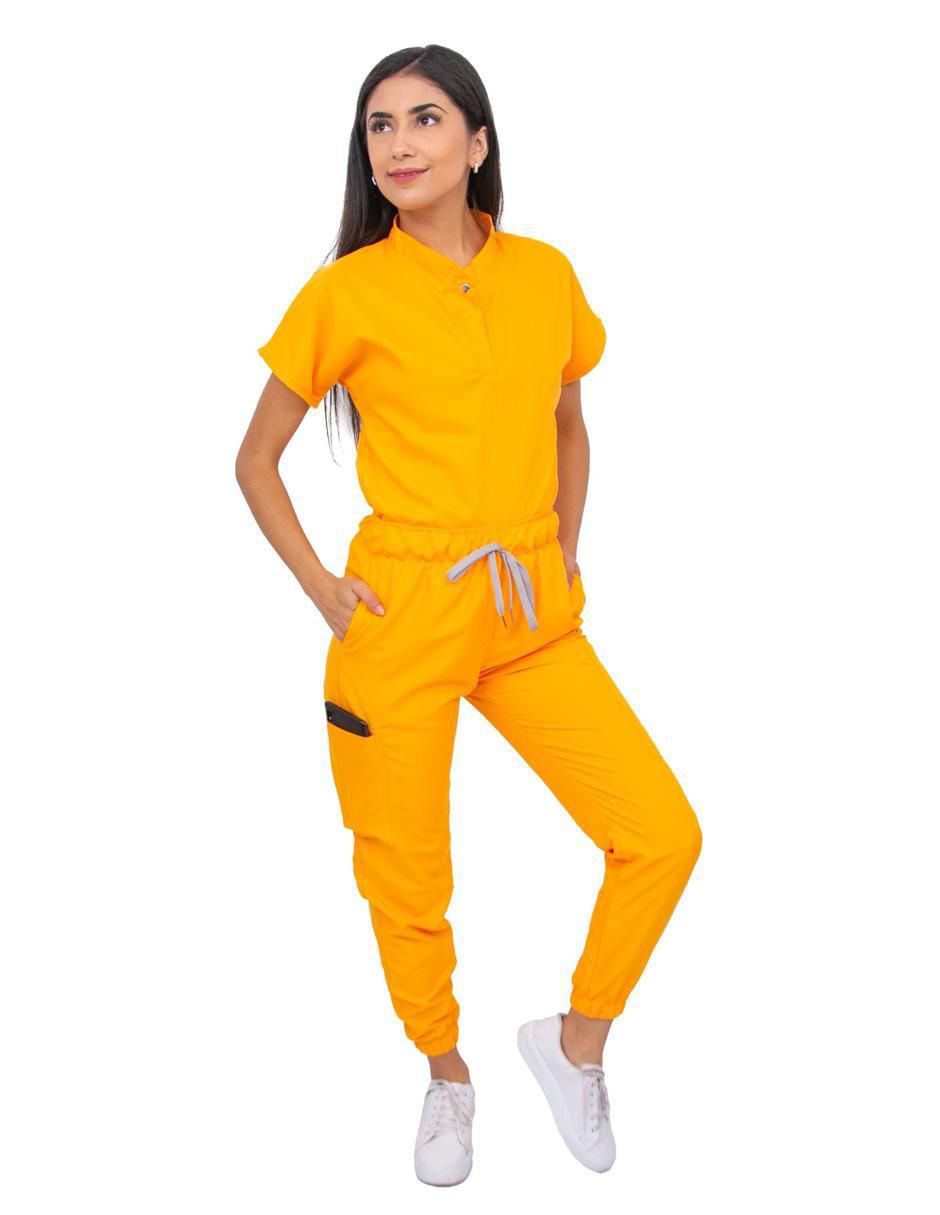 Uniforme estilo relajado para mujer Uniforme estilo relajado para mujer
