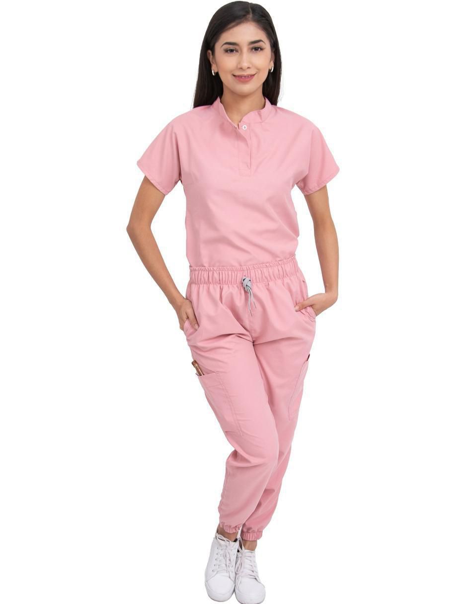 Uniforme estilo relajado para mujer Uniforme estilo relajado para mujer