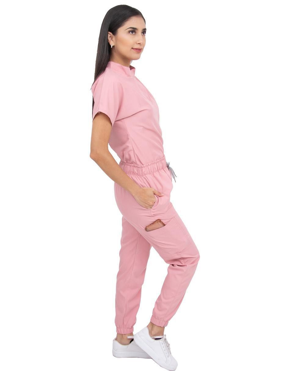 Uniforme estilo relajado para mujer 2
