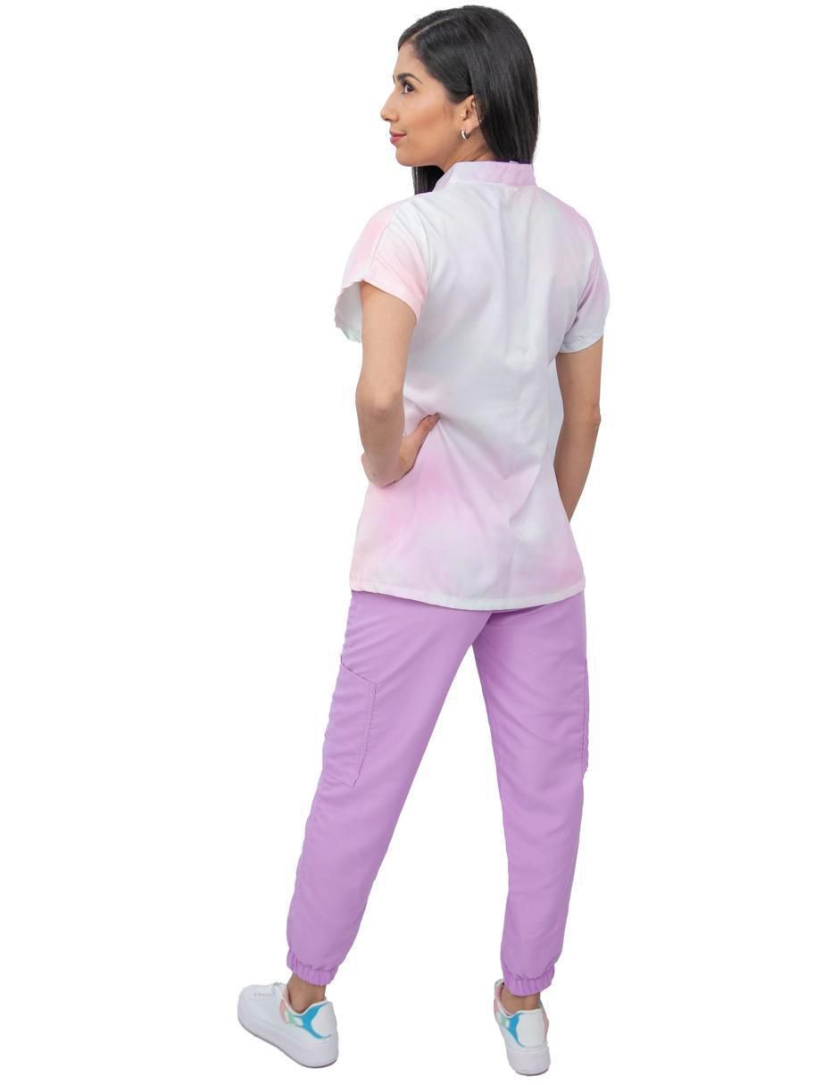 Uniforme estilo relajado para mujer 3