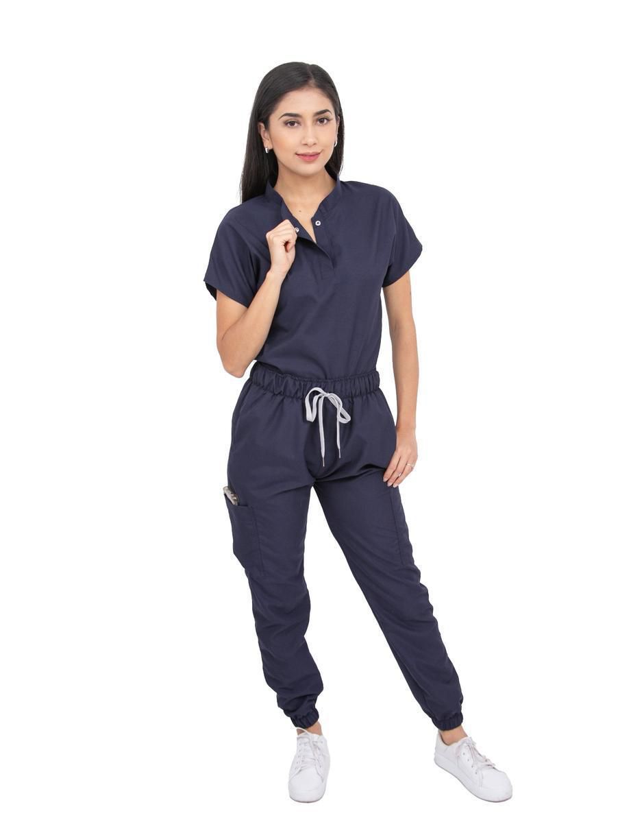 Uniforme estilo relajado para mujer Uniforme estilo relajado para mujer