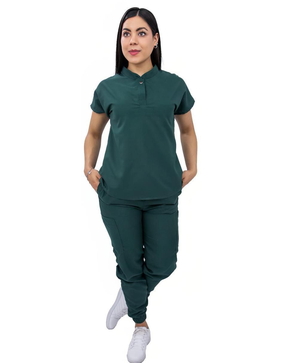Uniforme estilo relajado para mujer