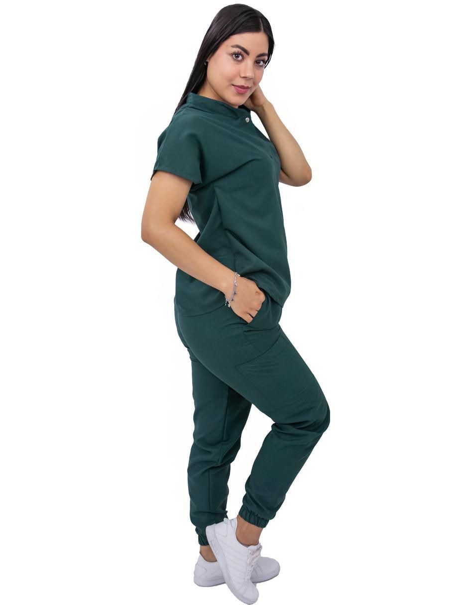 Uniforme estilo relajado para mujer 2