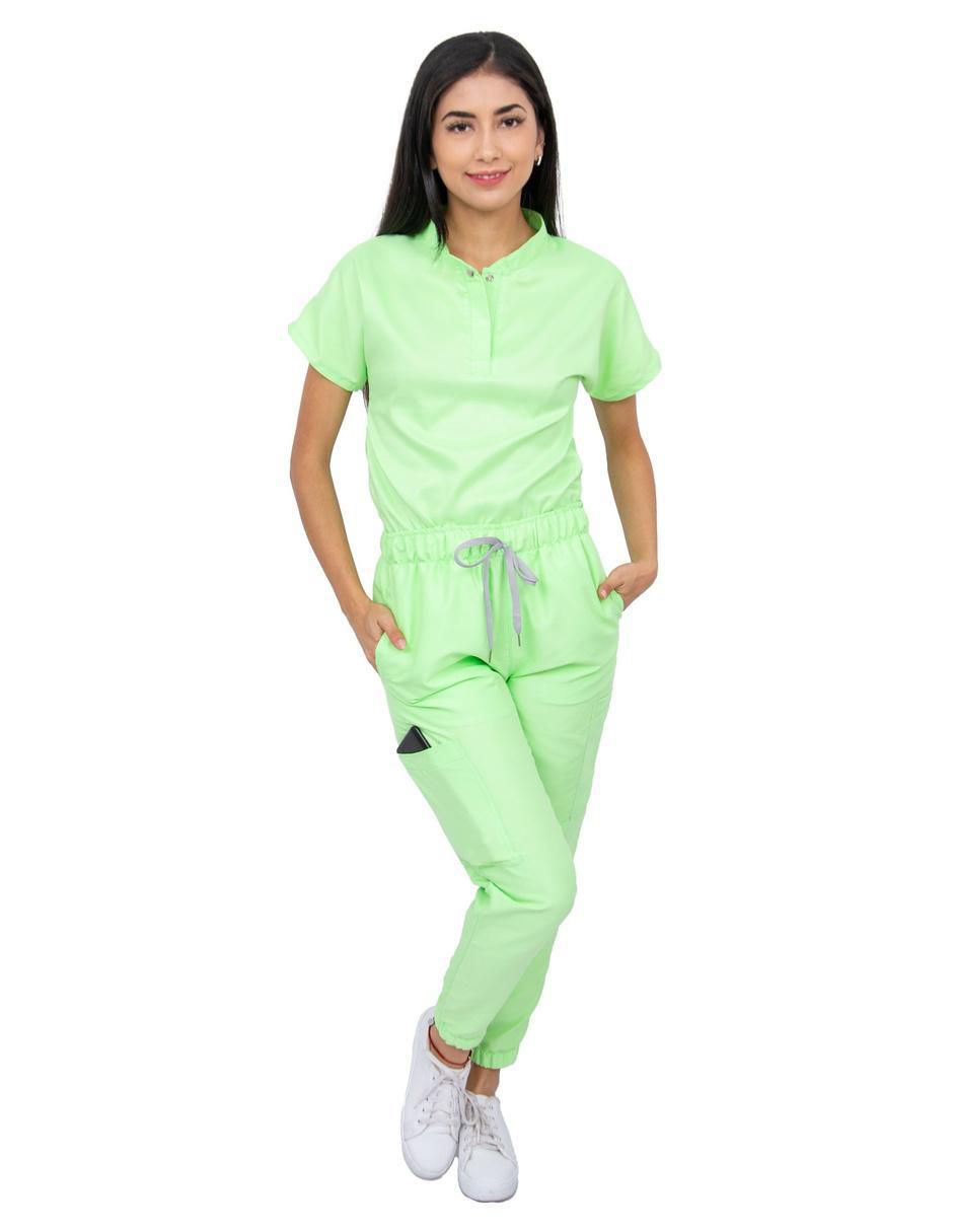 Uniforme estilo regular para mujer