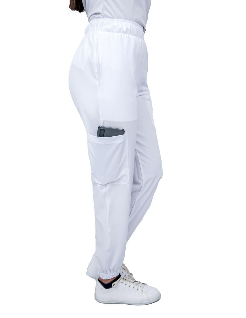 Uniforme estilo relajado para mujer 4