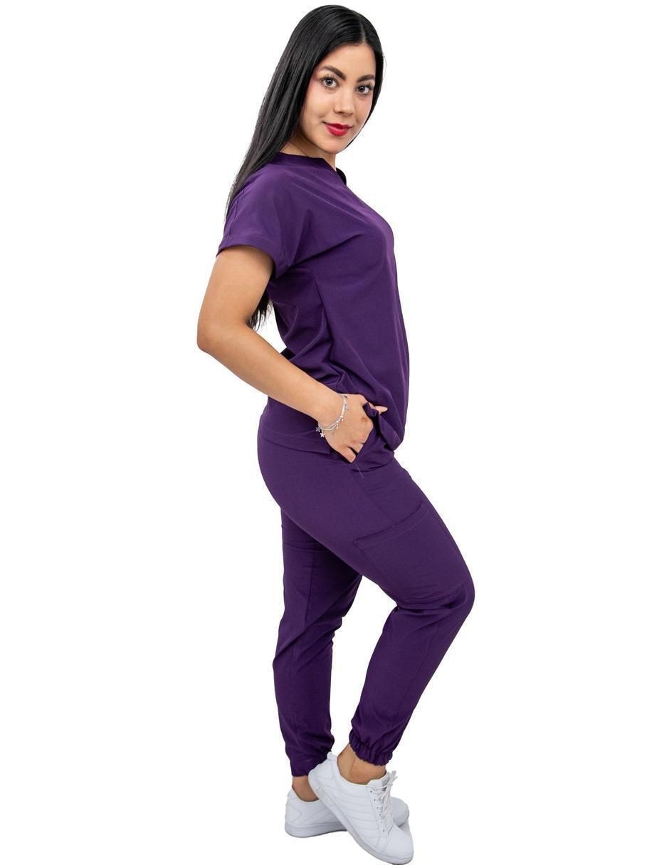 Uniforme estilo relajado para mujer 2
