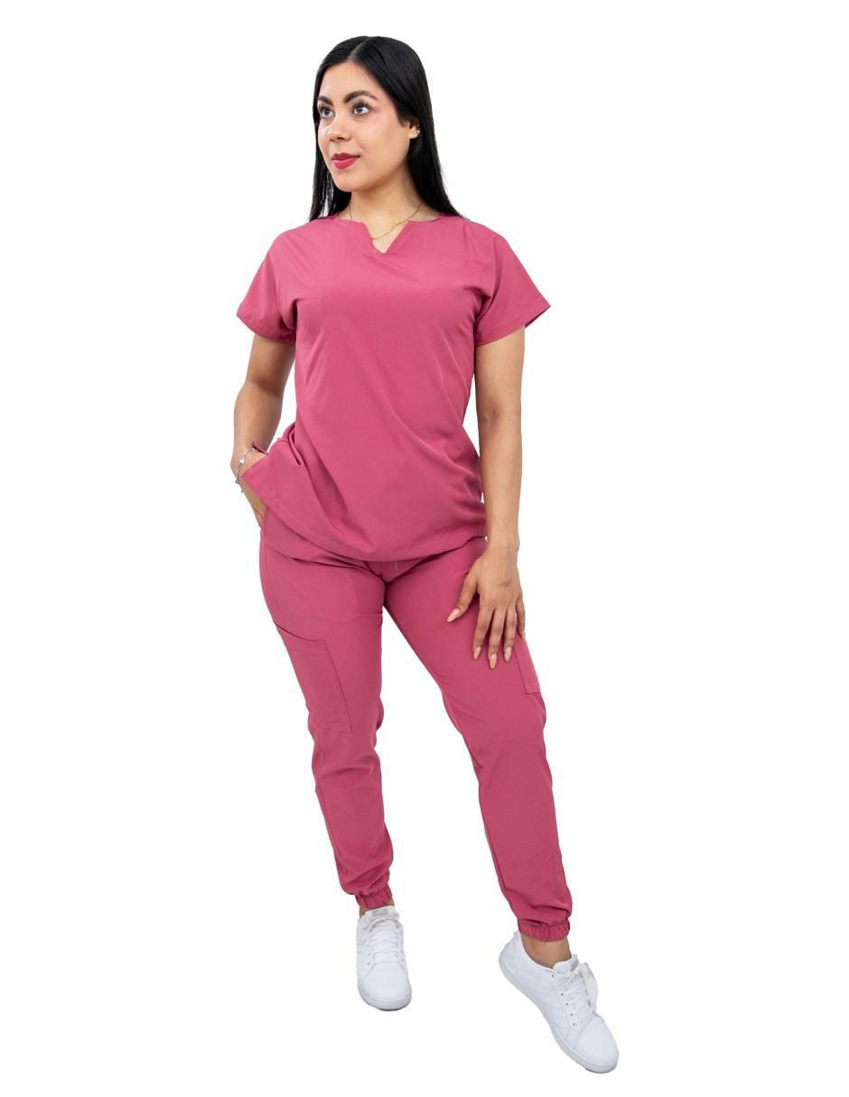 Uniforme estilo relajado para mujer Uniforme estilo relajado para mujer