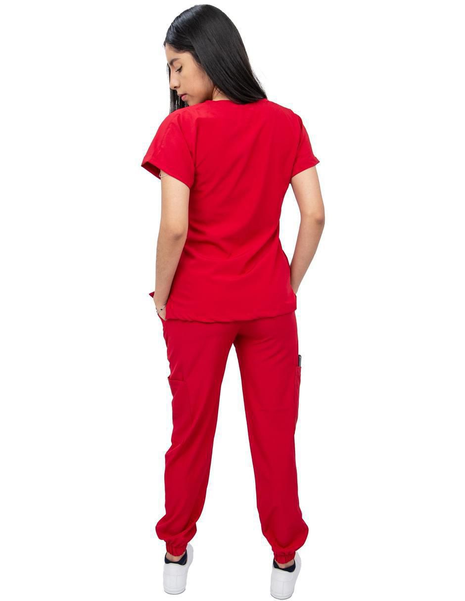 Uniforme estilo relajado para mujer 3