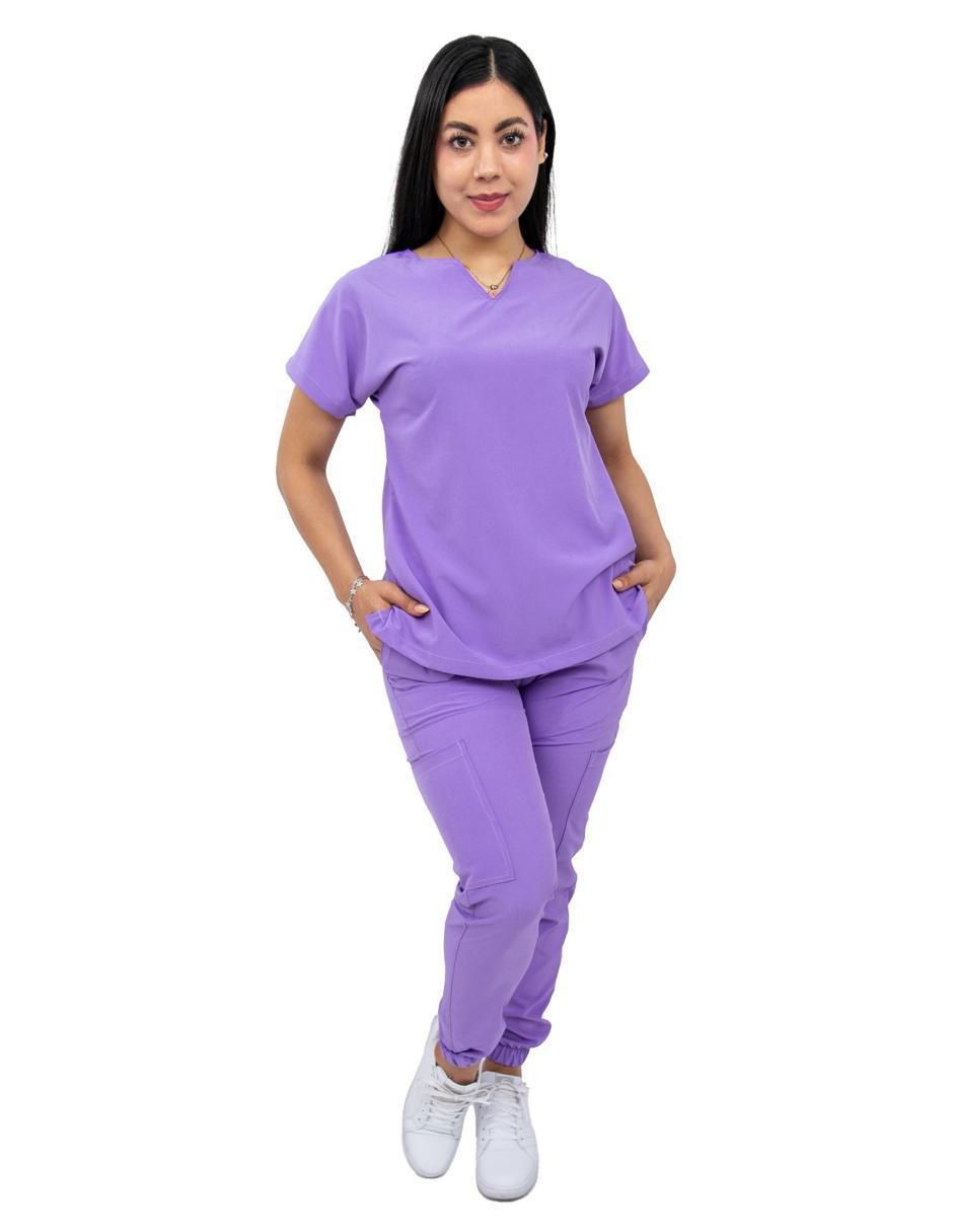 Uniforme estilo relajado para mujer Uniforme estilo relajado para mujer
