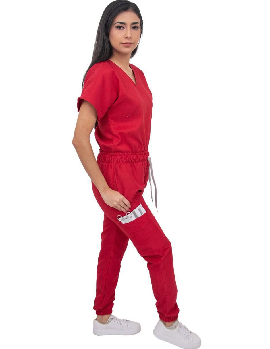 Uniforme estilo relajado para mujer 2