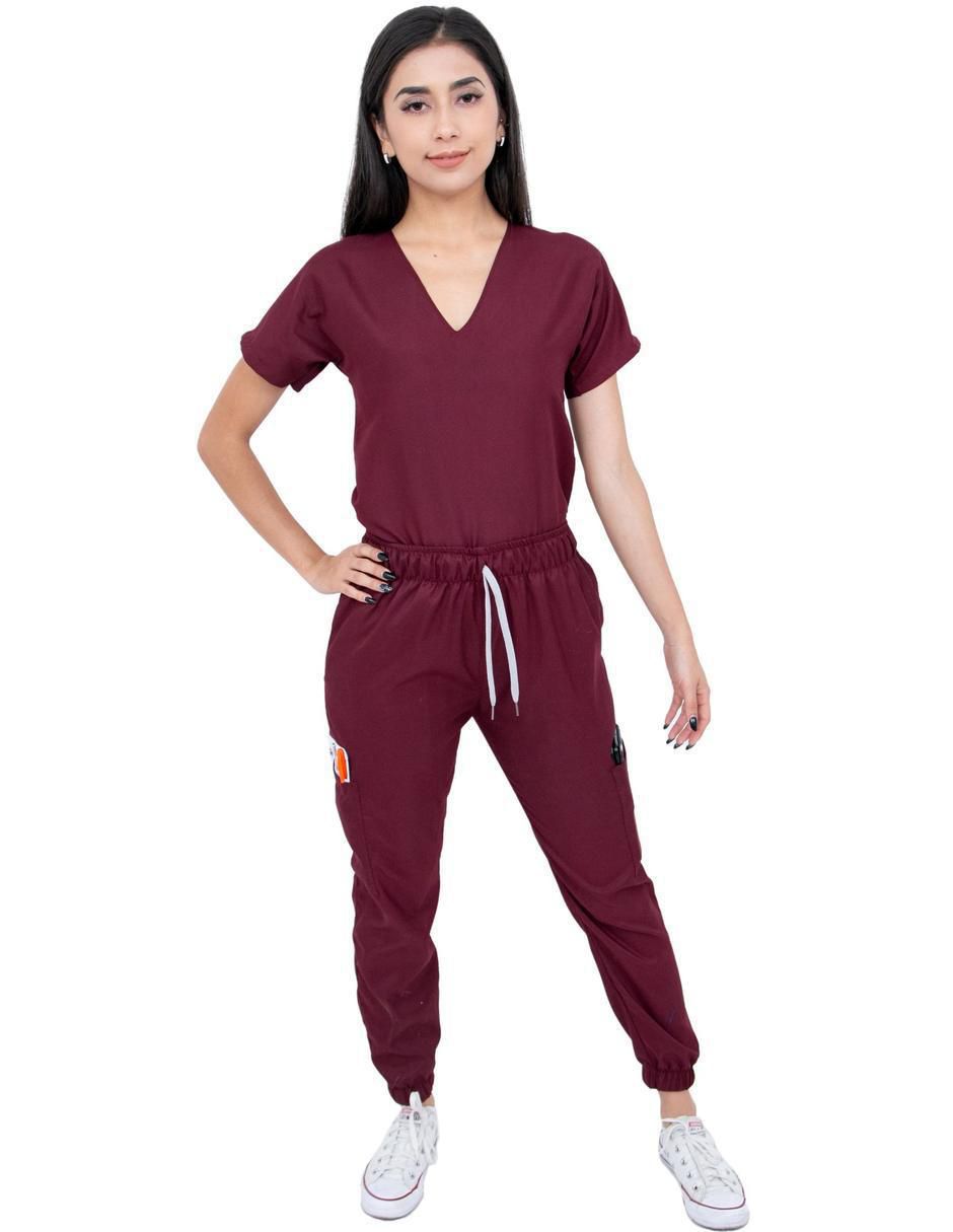 Uniforme estilo relajado para mujer Uniforme estilo relajado para mujer