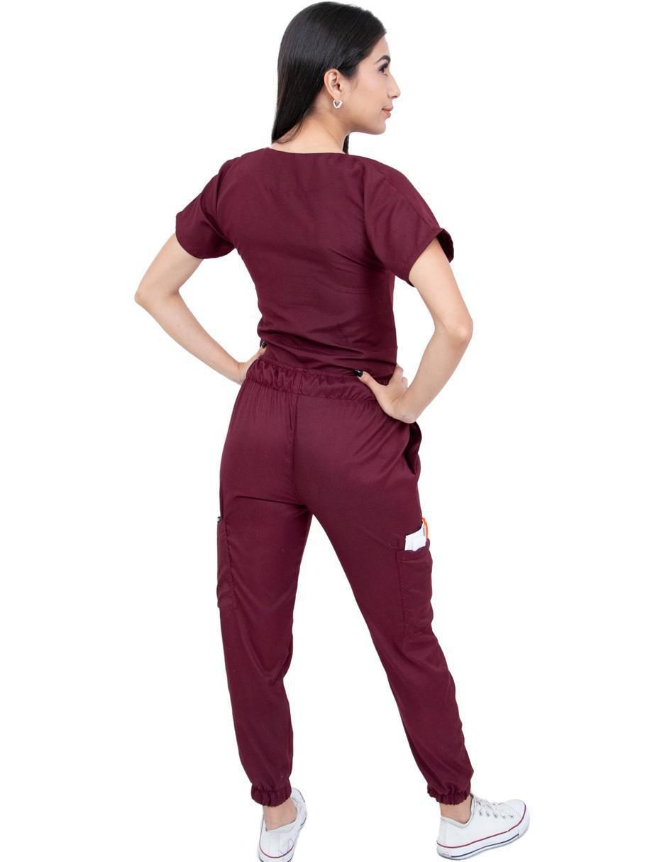 Uniforme estilo relajado para mujer 3