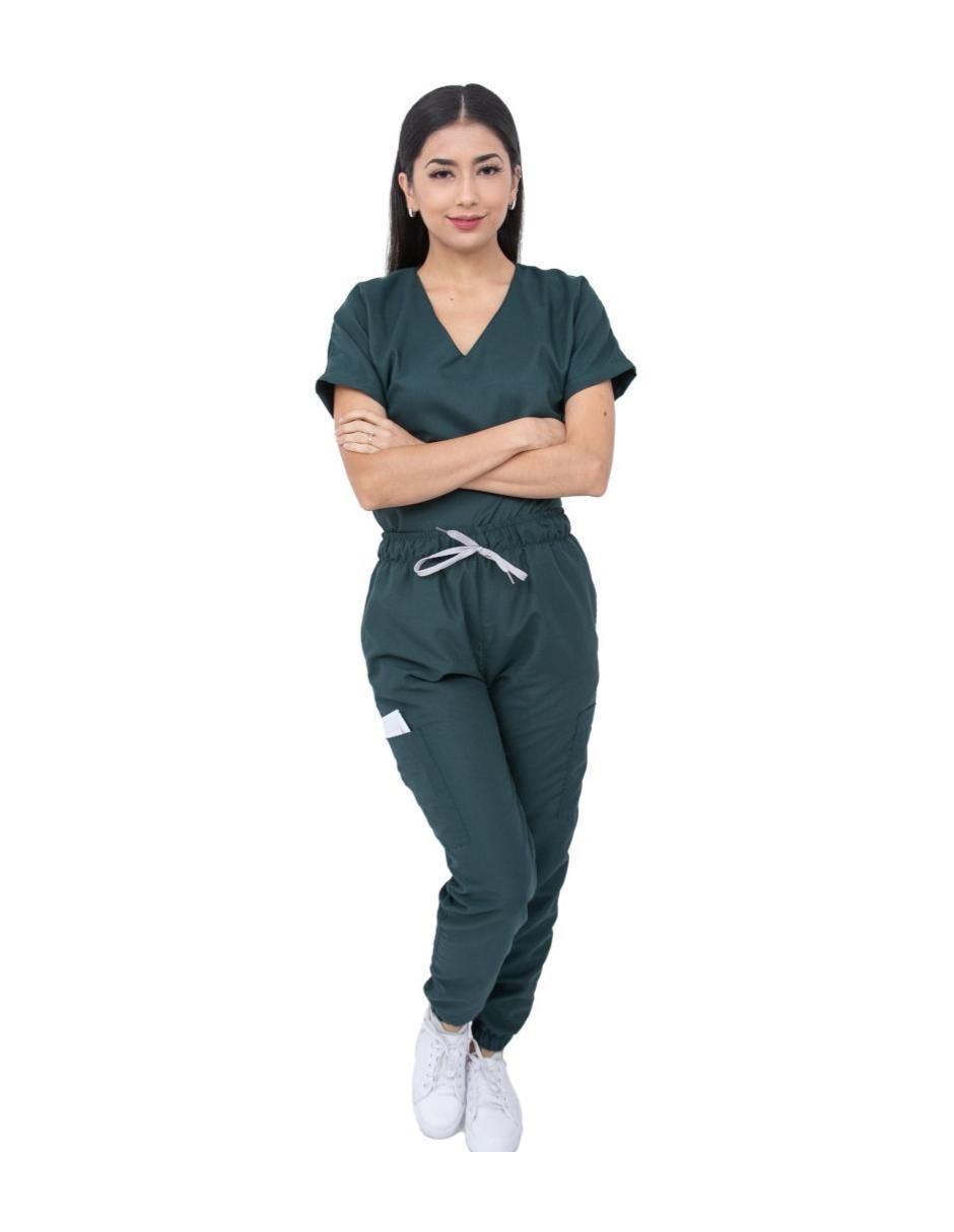 Uniforme estilo relajado para mujer