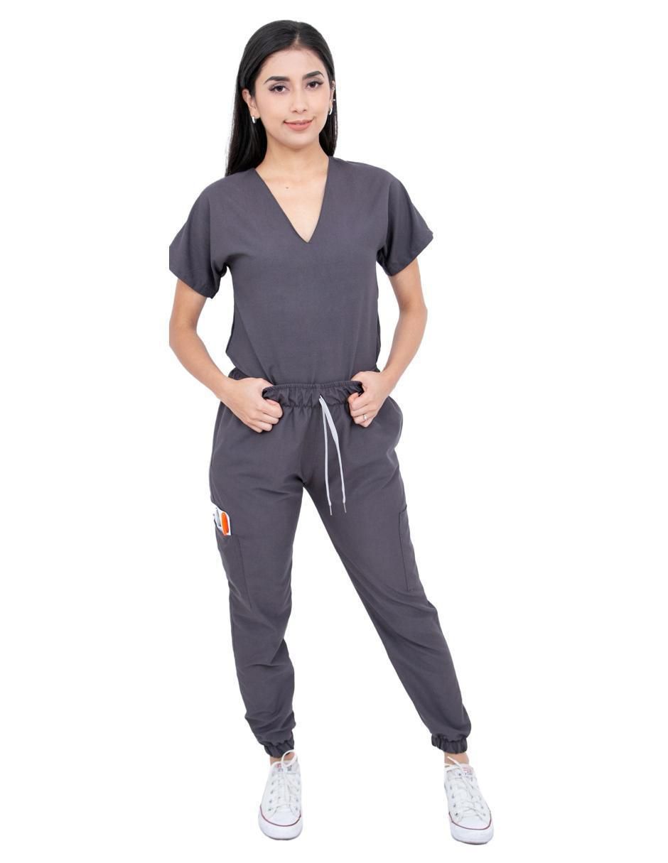 Uniforme estilo relajado para mujer Uniforme estilo relajado para mujer