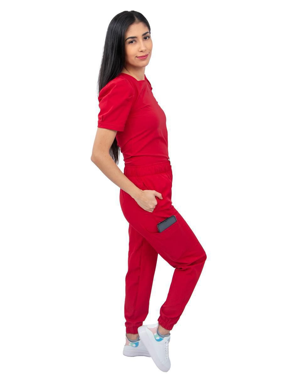 Uniforme estilo relajado para mujer 2