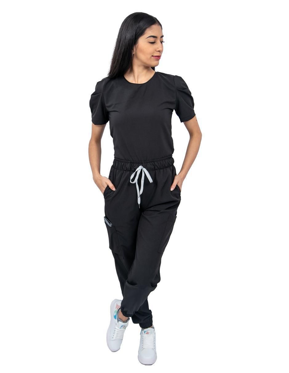 Uniforme estilo relajado para mujer