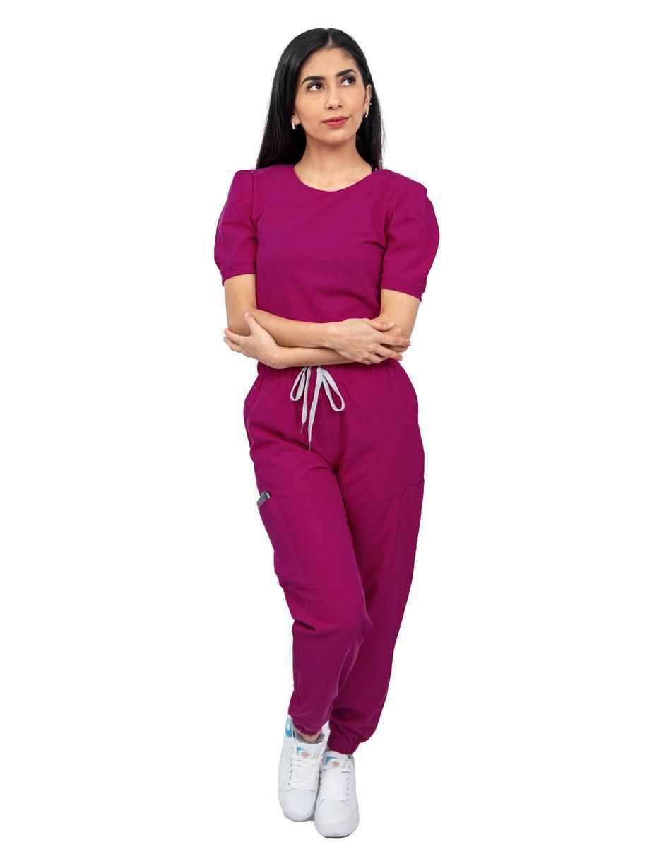 Uniforme estilo relajado para mujer Uniforme estilo relajado para mujer