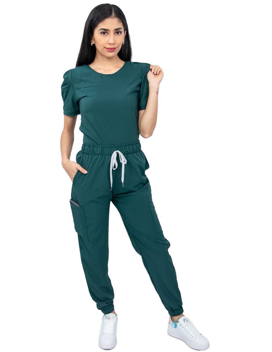 Uniforme estilo relajado para mujer