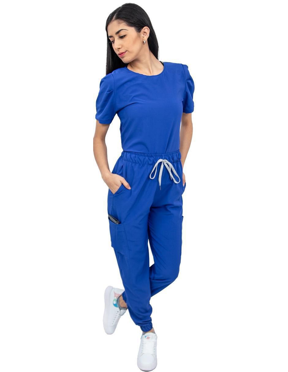 Uniforme estilo relajado para mujer Uniforme estilo relajado para mujer
