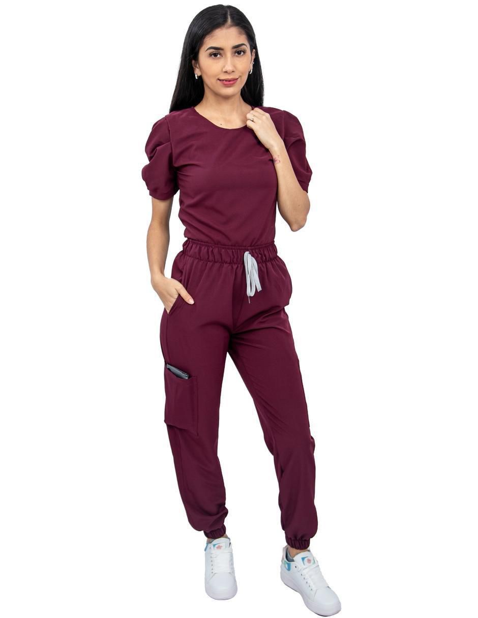 Uniforme estilo relajado para mujer Uniforme estilo relajado para mujer