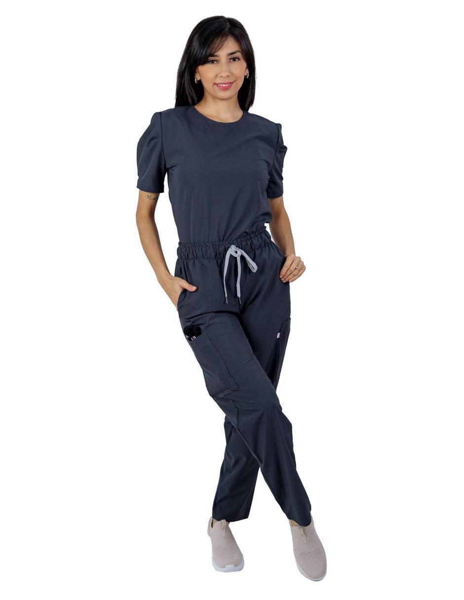 Uniforme estilo relajado para mujer Uniforme estilo relajado para mujer