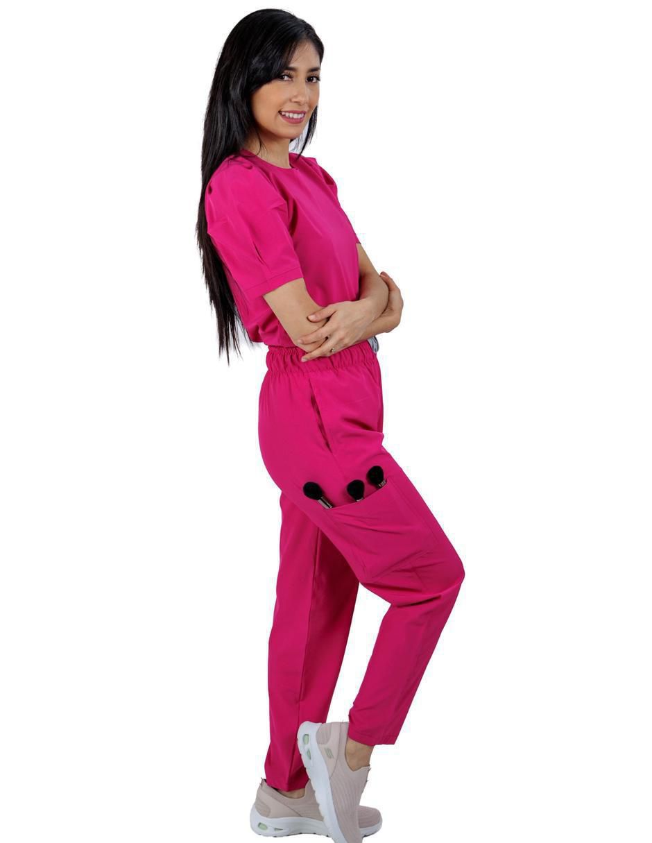 Uniforme estilo relajado para mujer 2