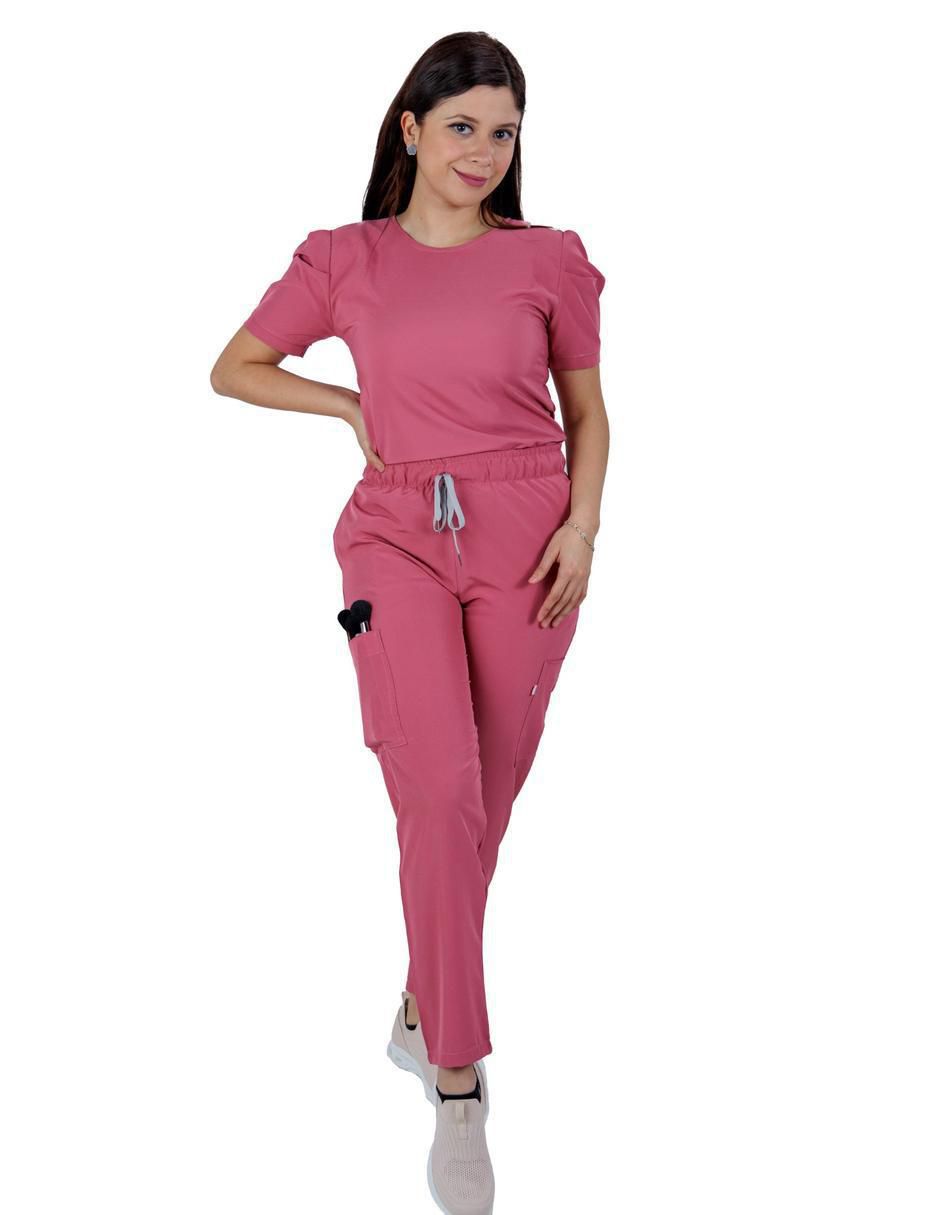 Uniforme estilo relajado para mujer Uniforme estilo relajado para mujer