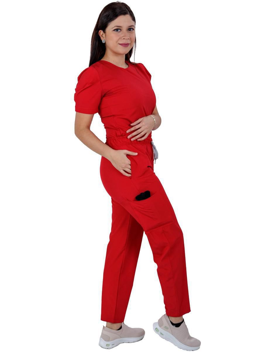 Uniforme estilo relajado para mujer 2