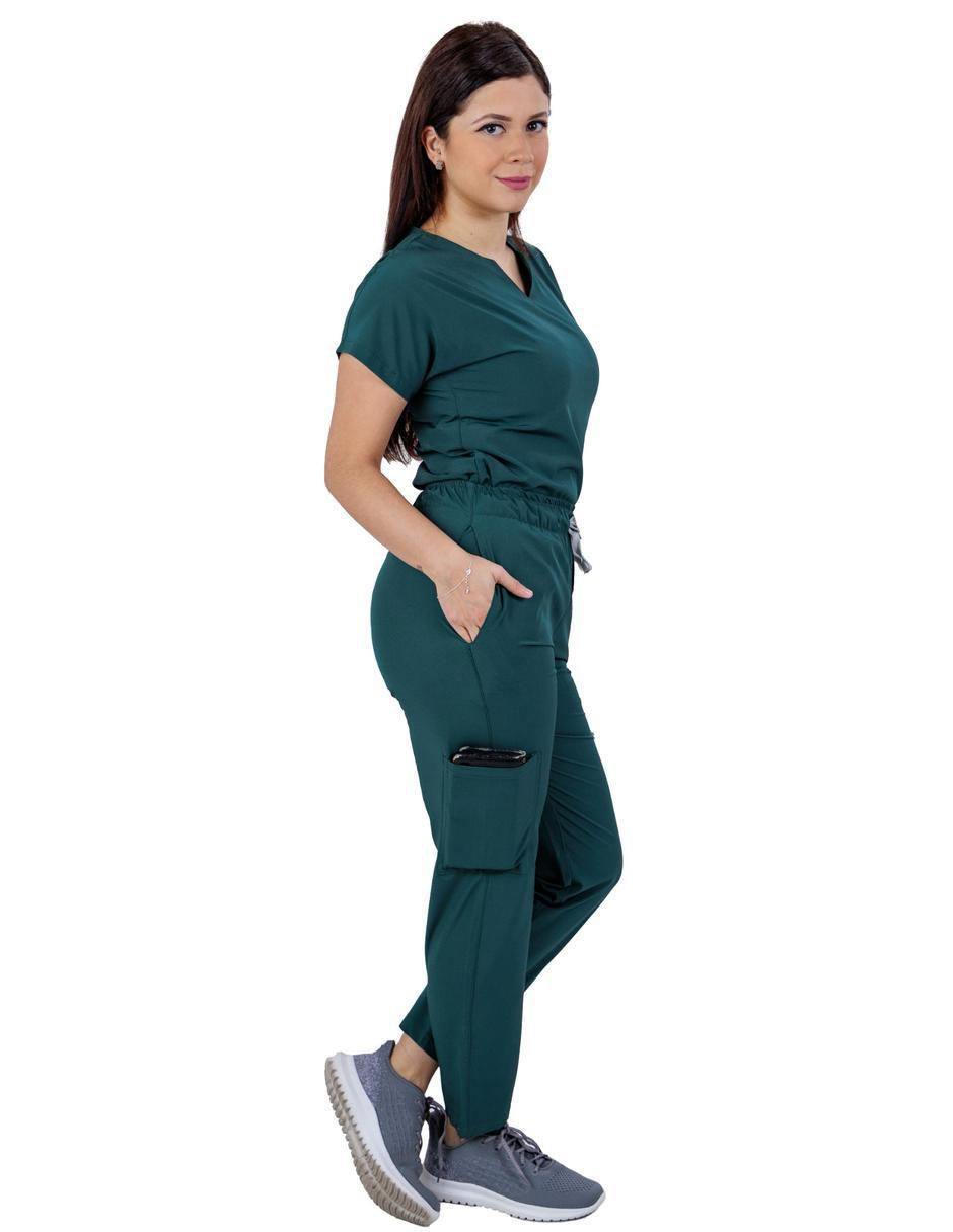 Uniforme estilo relajado para mujer 2